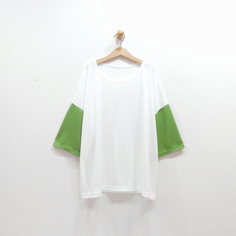 [Jump] CrazyBaby Wide color coat - beige and green grass / 5 Sleeve - เสื้อผู้หญิง - วัสดุอื่นๆ 