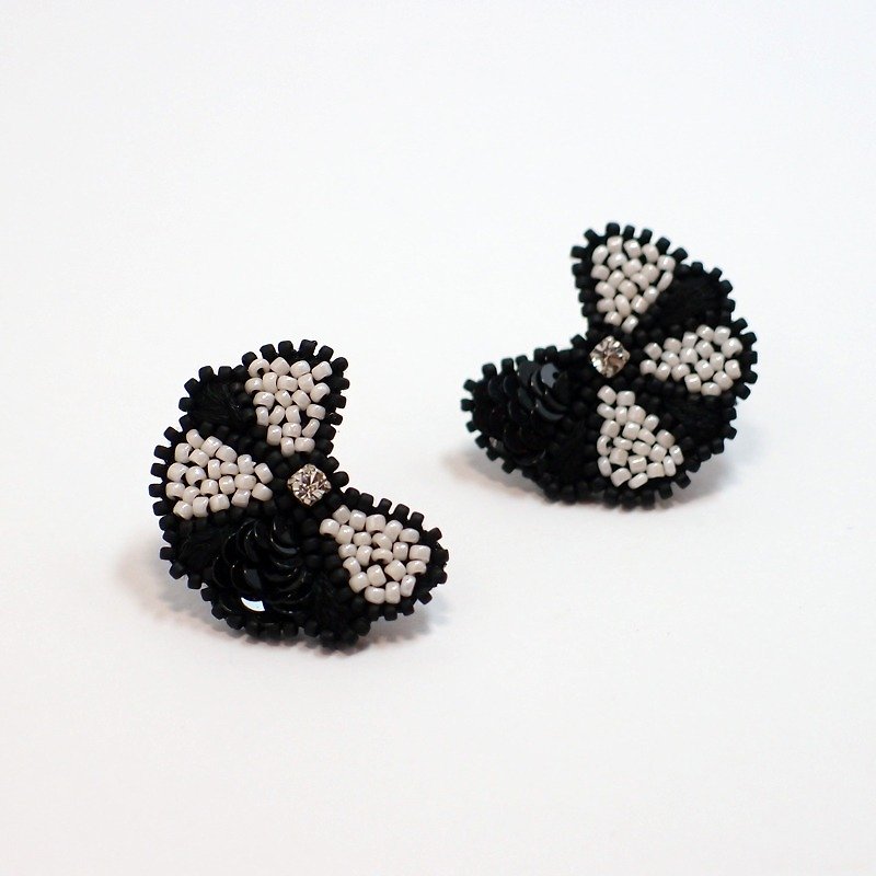 Flower Embroidery Earrings / Black & White - Earrings & Clip-ons - Thread Black