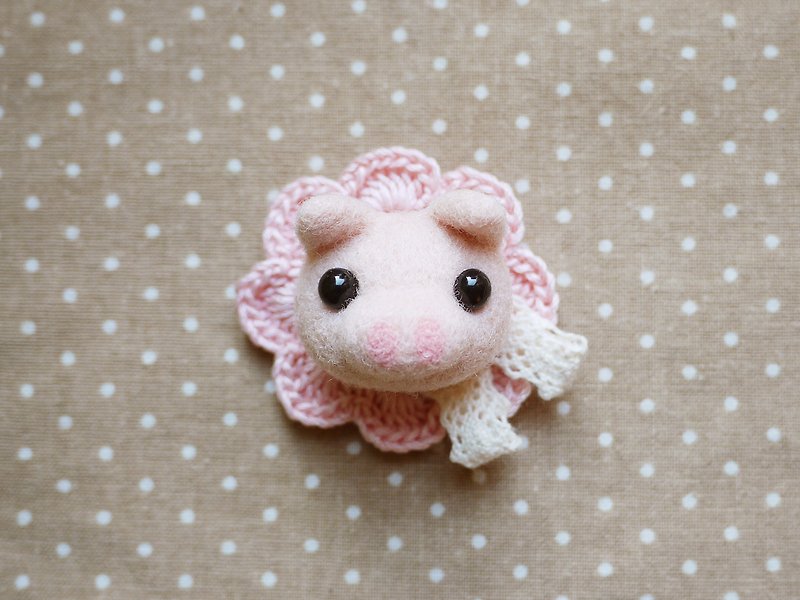 DIY felting Kit – Little Pig Brooch (without tools) - เย็บปัก/ถักทอ/ใยขนแกะ - ขนแกะ สึชมพู