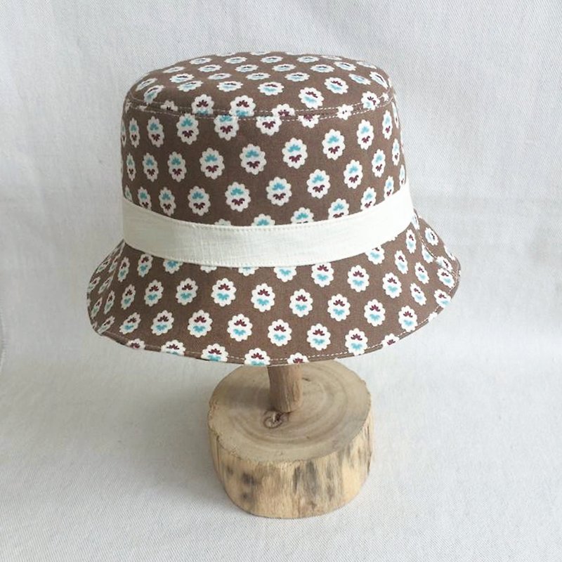 Va handmade Beanie series of Japanese flower-sided hat - Bibs - Other Materials Brown