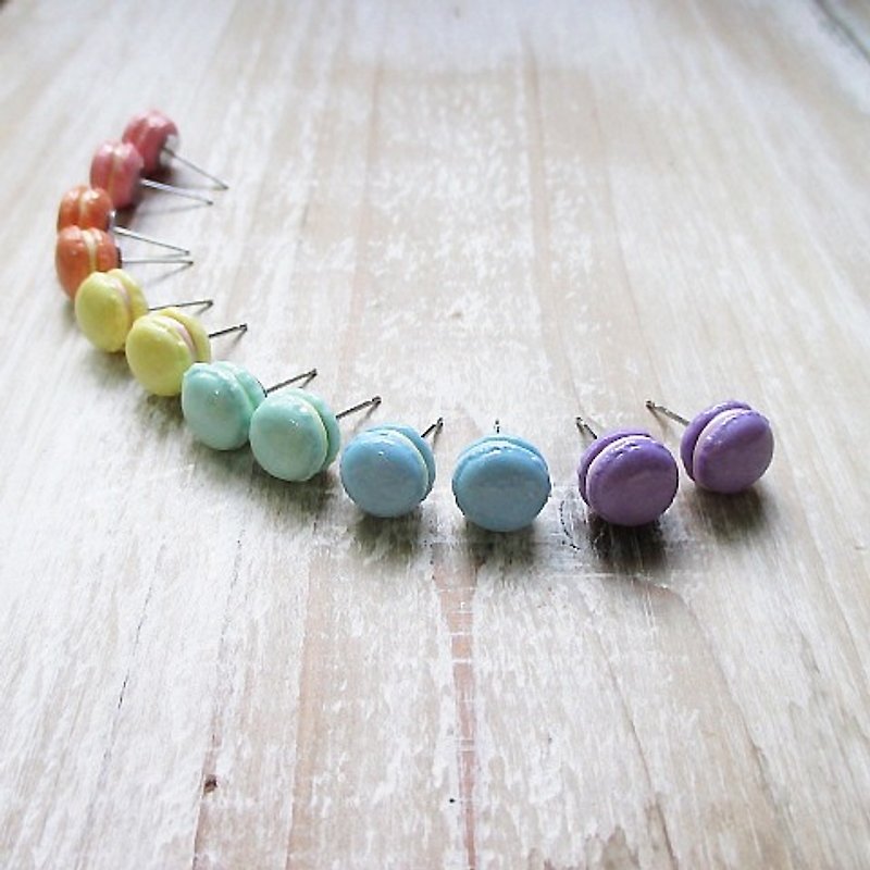 Handmade macarons under the rainbow on the ears, hand-made macarons, stainless steel ear clips / clip-on - Earrings & Clip-ons - Other Materials Multicolor