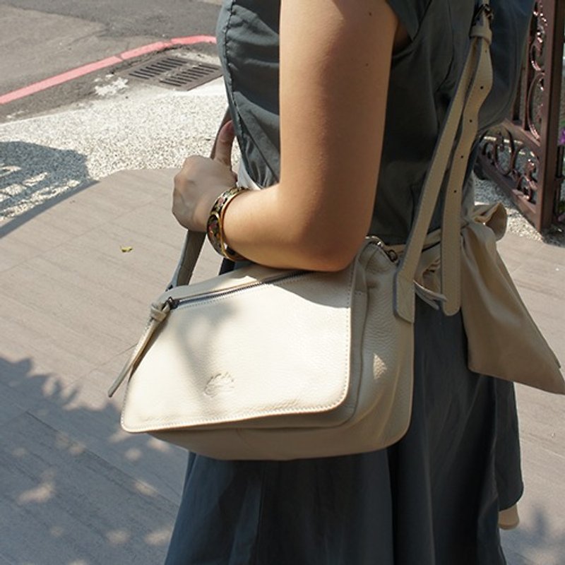 ラPocheを分泌：少女の勇気多目的なパッケージ_ _しっかり白い革バッグ投げられたデュアルユースの手 - ショルダーバッグ - 革 ホワイト