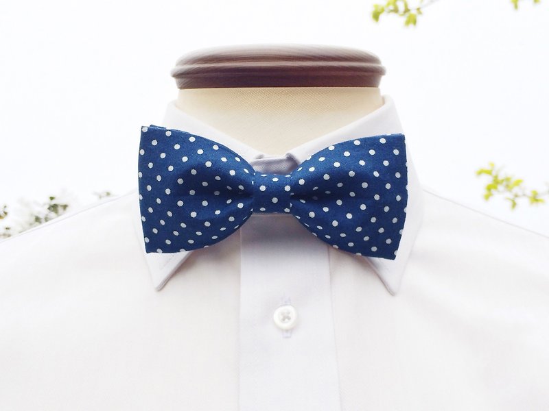 TATAN classic dot bow tie (Navy) - เนคไท/ที่หนีบเนคไท - วัสดุอื่นๆ สีน้ำเงิน