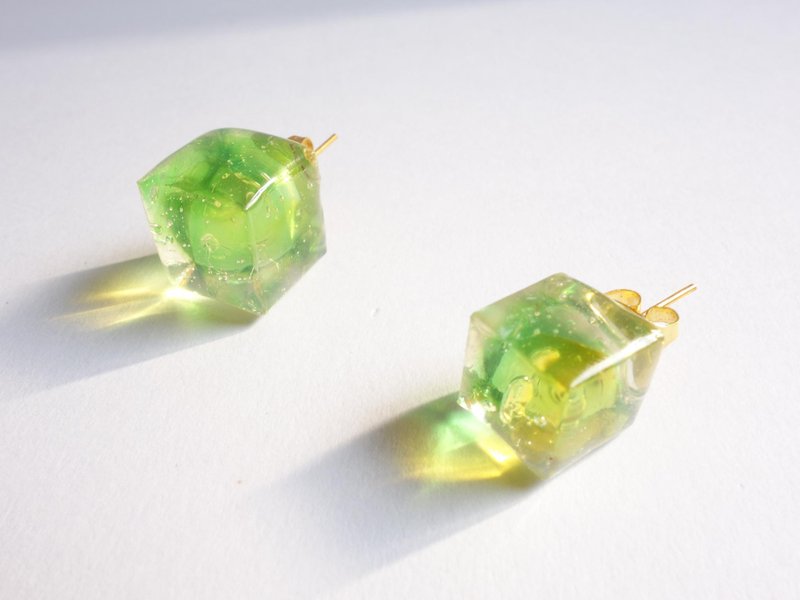 Chic'【琉球Glass Cube　Earring  yellow×light green 】 - 耳環/耳夾/耳骨夾 - 壓克力 