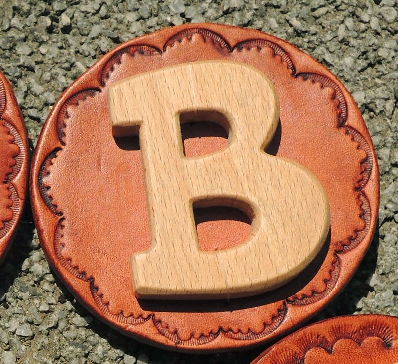 *Handwriting style*Letter badge/pin/brooch/leather/log-letter B - Badges & Pins - Genuine Leather Orange