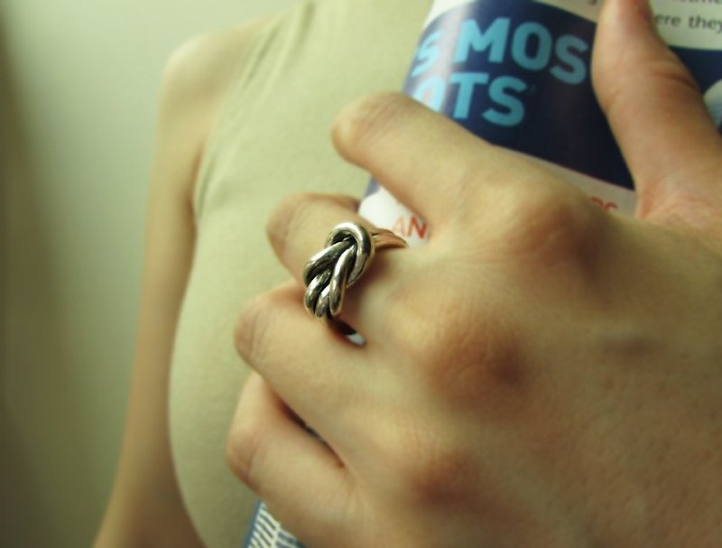 knot ring_結戒 | 設計師手工 純銀戒指 個性 原創 生日禮 熱賣品 - 戒指 - 銀 銀色
