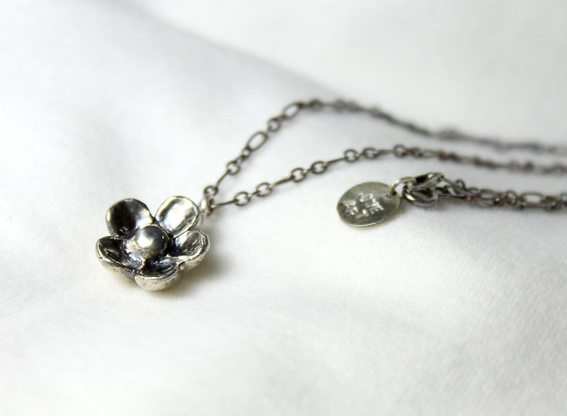 JYE Silver hand-carved and cast five-petal flower flower - Long Necklaces - Other Metals White