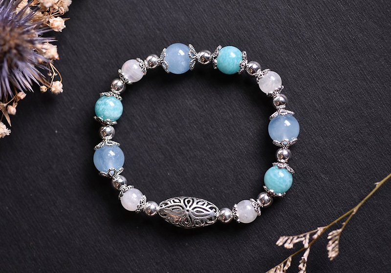 Stone+ Aquamarine + Moonstone + Sterling Silver Pattern Bead Bracelet - สร้อยข้อมือ - เครื่องเพชรพลอย สีน้ำเงิน