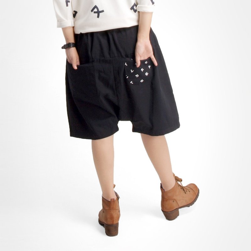 [HEYSUN] phonetic symbols team / printing classic pants pocket cut-fifth - กางเกงขายาว - วัสดุอื่นๆ สีดำ