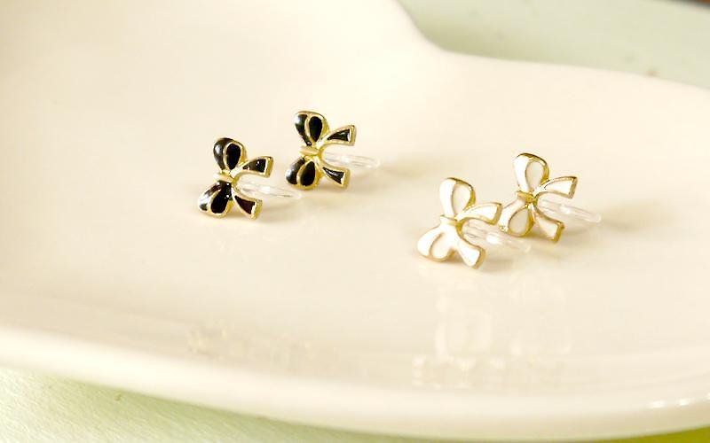 Light you up mini clip-on earrings Bow - ต่างหู - วัสดุอื่นๆ สีดำ