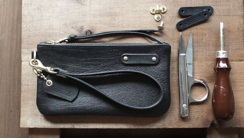 <隆鞄工坊> Clutch bag/wallet/mobile phone bag/cosmetic bag (black) - Clutch Bags - Genuine Leather Black