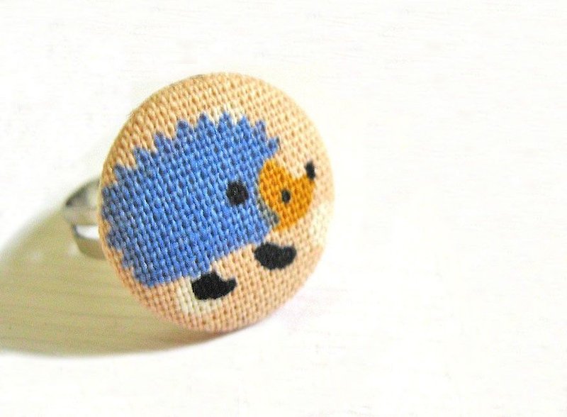 Hand-made cloth buttons Hedgehog Ring - แหวนทั่วไป - วัสดุอื่นๆ 