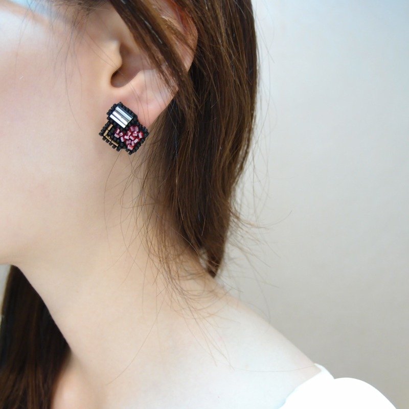 Geometric Cube Embroidery Earrings / Red - ต่างหู - งานปัก สีแดง
