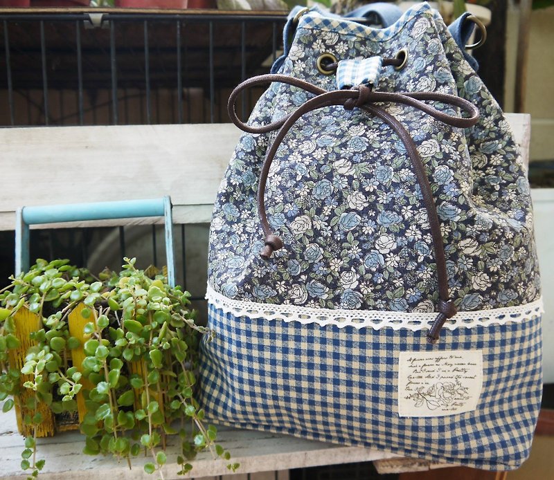 レトロな青い花の格子バケットバッグ - ショルダーバッグ - コットン・麻 ブルー