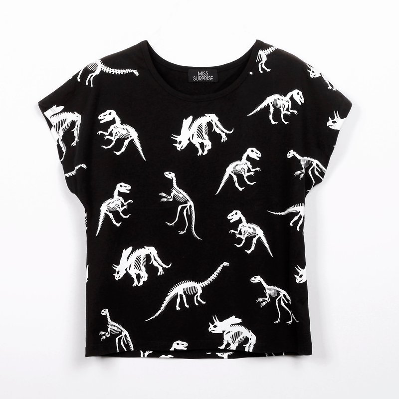 Miss Surprise / Jurassic dinosaur skeletons outing short Blouse - Women's T-Shirts - Other Materials Black