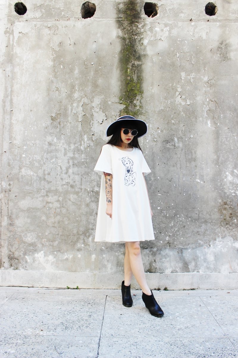 Fairy Farm Factory [FFF] design White waves beige Long Wave series of hand-printed cotton dress - ชุดเดรส - ผ้าฝ้าย/ผ้าลินิน ขาว