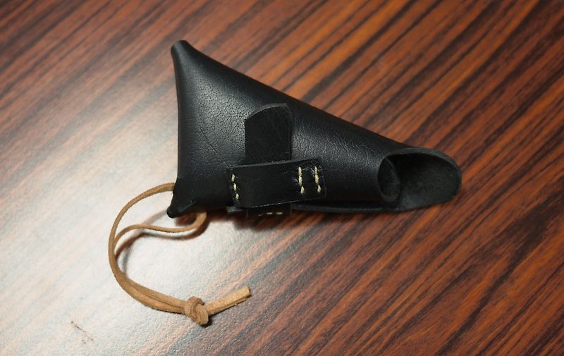 客制化黑色真皮手工縫製鑰匙包(槍套形，牛皮) - 鑰匙圈/鎖匙扣 - 真皮 黑色