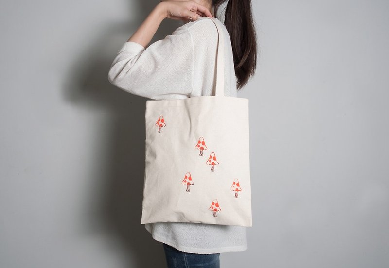 Hand-painted hand-printed embryo cloth bag [multiple dotted mushrooms] single-sided pattern portable/shoulder red/blue - Messenger Bags & Sling Bags - Cotton & Hemp Multicolor