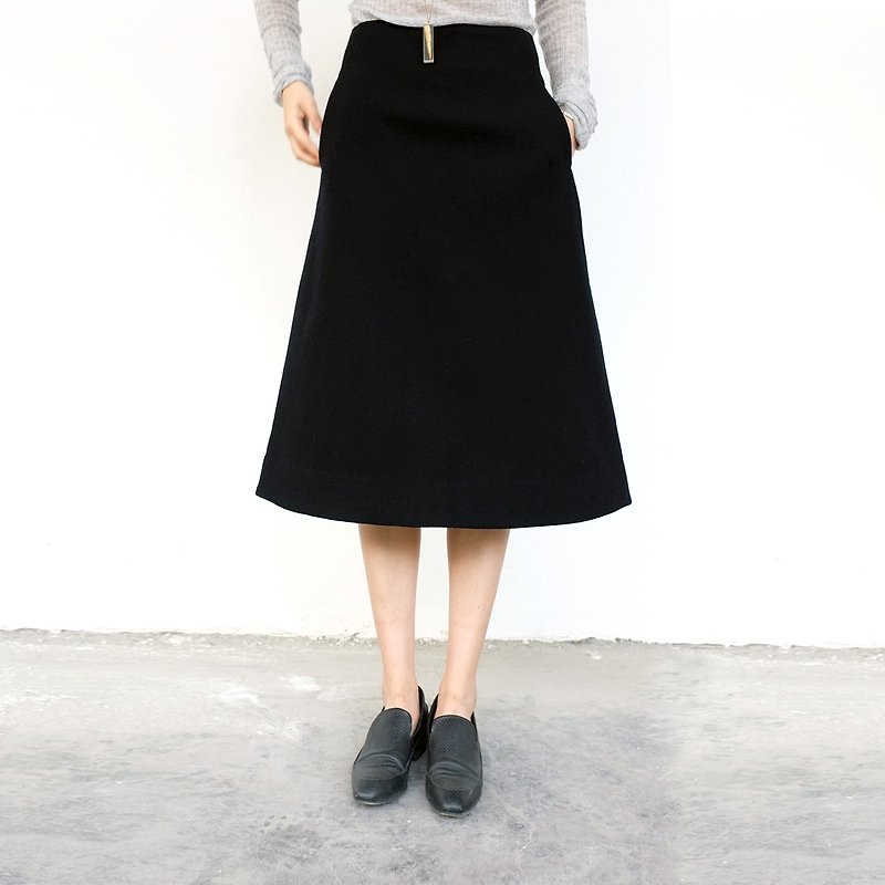 Apple / GAOGUO original designer women's brand wool minimalist high waist three-dimensional A word over the knee skirt - Skirts - Other Materials Black