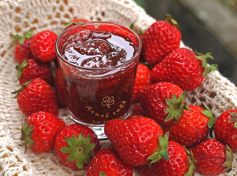 Classic Strawberry Jam 250g - Jams & Spreads - Fresh Ingredients Red