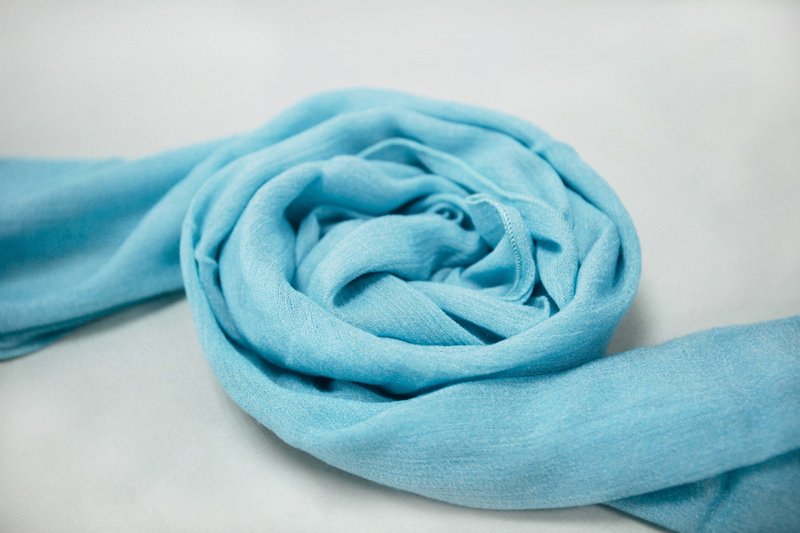 Collagen cool feeling scarf (lake blue) - Scarves - Other Materials Blue