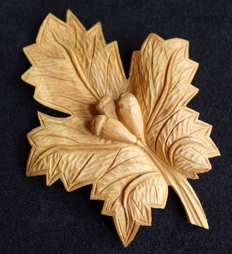 ㊣Indian Laoshan Sandalwood Brooch【Leaves and Fruits】 - Brooches - Wood Brown