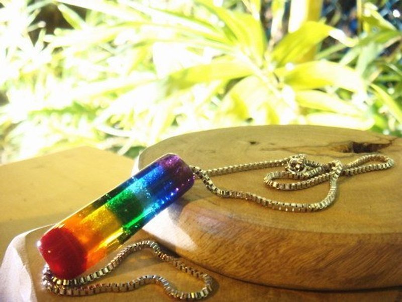 Grapefruit Lin Handmade Glass-A colorful rainbow that brings warmth in the cold winter - Necklaces - Glass Multicolor