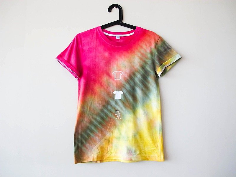 Infection-hand dyeing + silk printing // T-shirt (double-sided printing) - Women's T-Shirts - Cotton & Hemp Multicolor