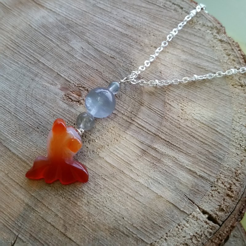 Goldfish manual carving agate stone and an elongated light blue Stone Silver plated necklace - สร้อยคอ - กระดาษ สีส้ม