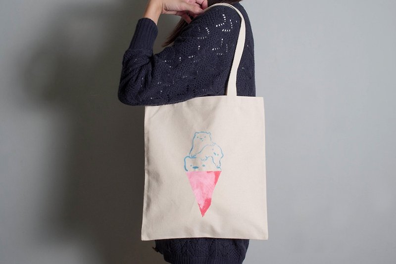 Hand-painted hand-printed fabric bag [Polar bear] Single-sided pattern portable/shoulder - กระเป๋าแมสเซนเจอร์ - ผ้าฝ้าย/ผ้าลินิน สึชมพู
