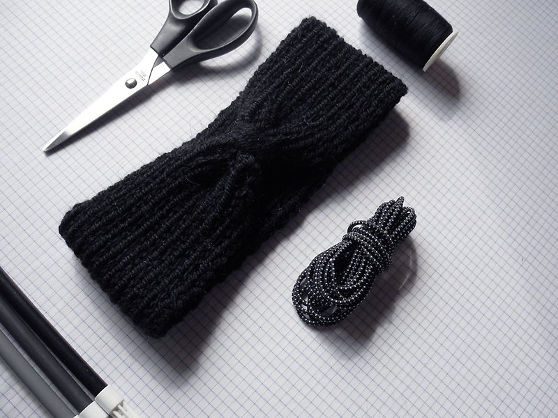 Studio Chiia * Hand knit headband - mohair wool - comfortable and warm - เครื่องประดับผม - วัสดุอื่นๆ สีดำ