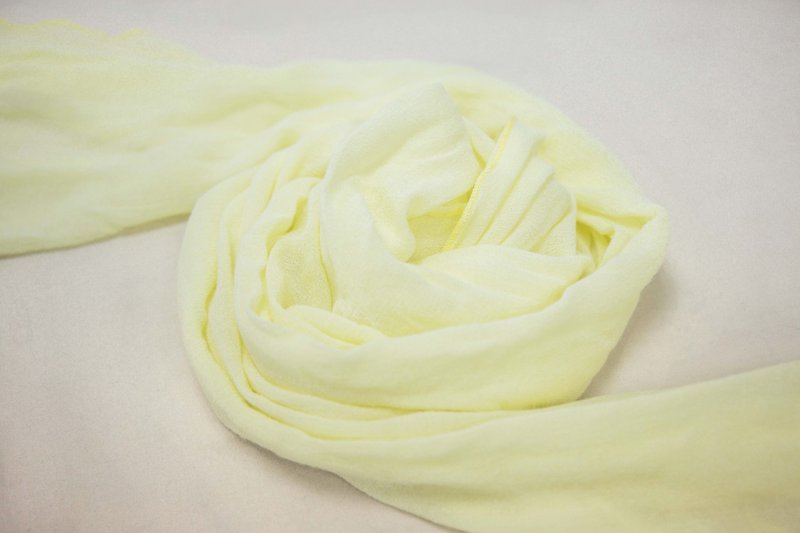膠原蛋白涼感絲巾 - 淺黃 - 絲巾 - 其他材質 黃色