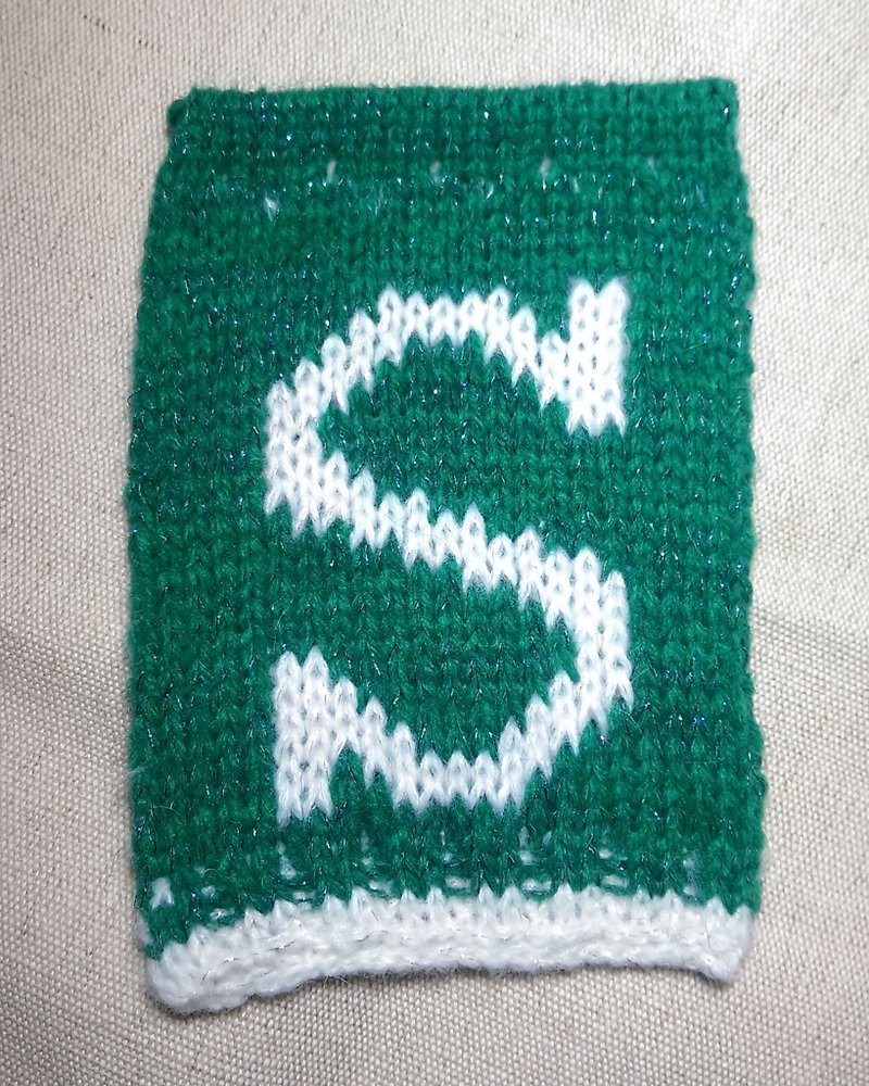 Lan woolen thread 26-letter four-corner flag-white S on green background - ของวางตกแต่ง - วัสดุอื่นๆ สีเขียว