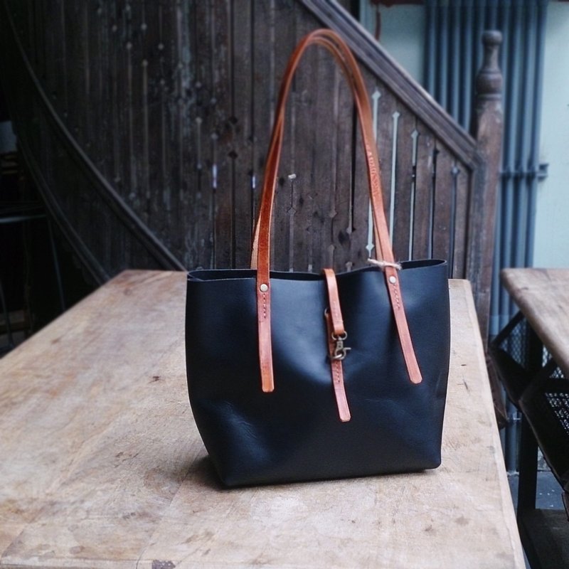 Hai card HIKER / leather hand shoulder bag was hand-stitched leather _ - กระเป๋าแมสเซนเจอร์ - หนังแท้ สีดำ