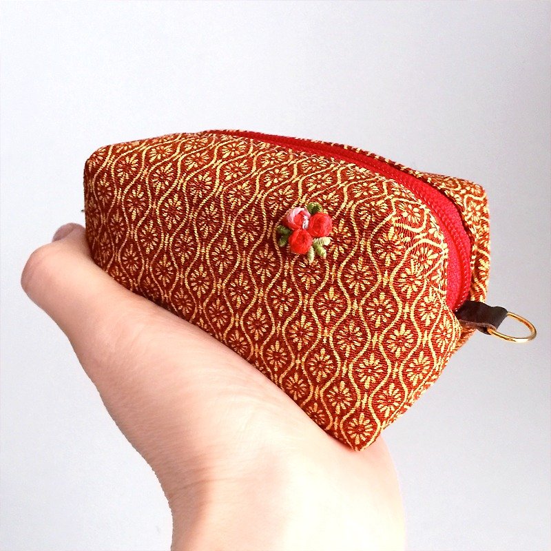 Pouch with Japanese traditional pattern, Kimono "Small" - กระเป๋าเครื่องสำอาง - วัสดุอื่นๆ สีส้ม