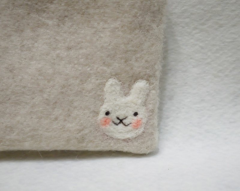 Wool purse-back with back rope (removable) Juggling deciduous small smile warm white rabbit frog - กระเป๋าใส่เหรียญ - ขนแกะ หลากหลายสี