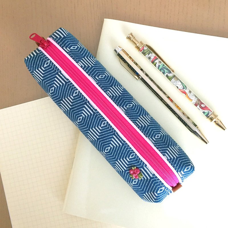 Pen Case with Japanese Traditional Pattern, Kimono - กล่องดินสอ/ถุงดินสอ - วัสดุอื่นๆ สีน้ำเงิน