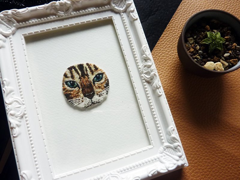 [Cat] Hand-embroidered/limited hand-made/gift/healing/cat/minou - Items for Display - Paper Brown