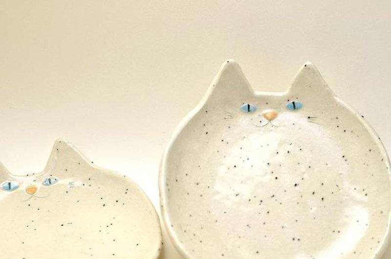 White / Fluffy / Cat Plate Regular Size [Medium Plate] - Pottery & Ceramics - Other Materials 