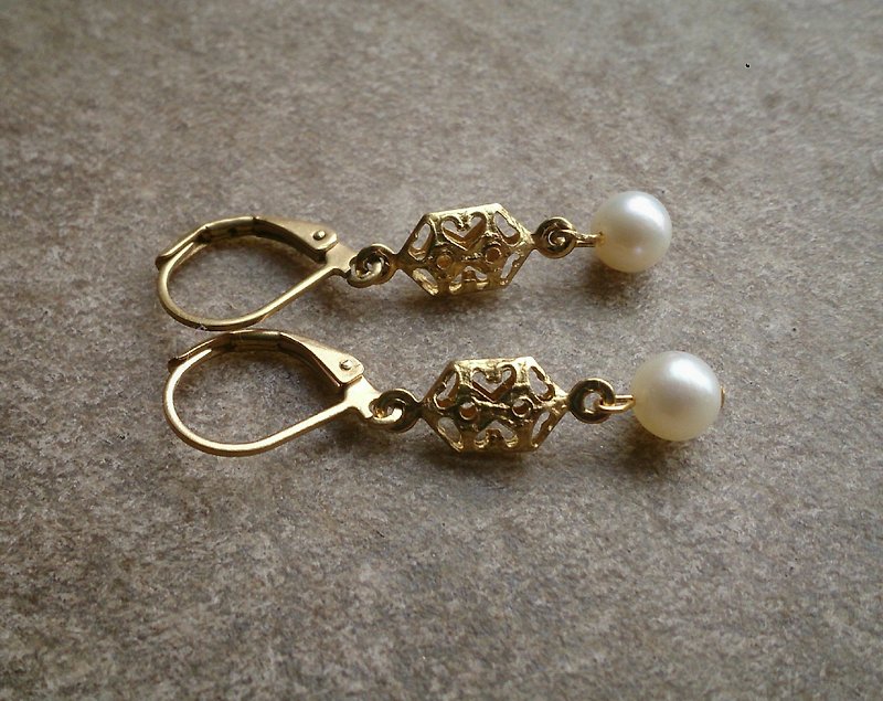 クラシック真珠のイヤリングピアス真鍮 - ピアス・イヤリング - 宝石 ゴールド