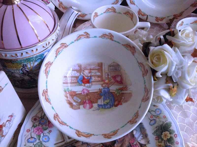 ♥ ♥ Annie crazy Antiquities British Royal Doulton Bunnykins fine bone china made breakfast bowls, dessert bowls - gift, the new stock - จานเล็ก - วัสดุอื่นๆ หลากหลายสี