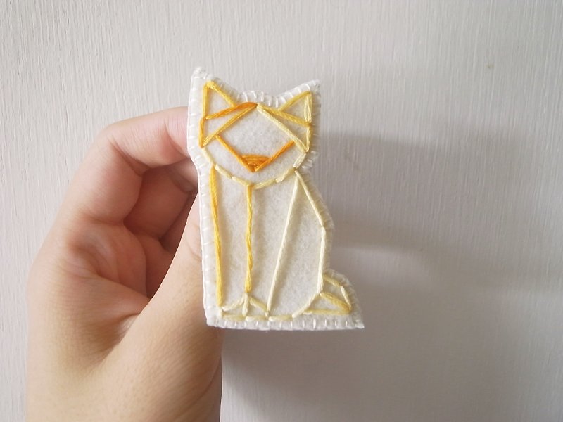 ORIGAMI Origami Embroidery Forest Series - small fox gradient orange pin - เข็มกลัด - งานปัก สีส้ม