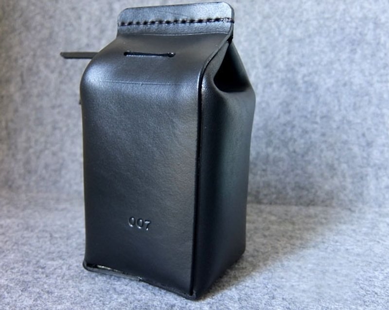 leather milk carton money box - กระปุกออมสิน - วัสดุอื่นๆ 