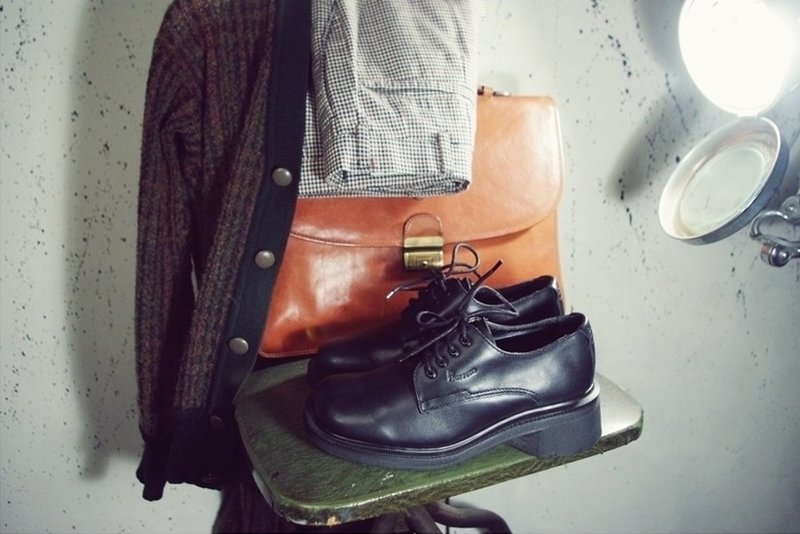 ~後菜園~二手古著英倫 Dr.Martens 黑色四孔德比鞋(尺碼UK4號可穿) VINTAGE/USED/MOD'S - 女休閒鞋/帆布鞋 - 真皮 黑色