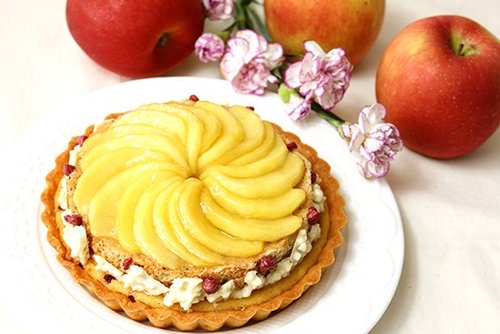 Washington Apple Tower | A charming combination of fresh apples and multi-layered sandwiches