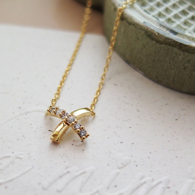Cha mimi. The Simple Life. Crossover design diamond necklace - สร้อยคอ - โลหะ สีทอง
