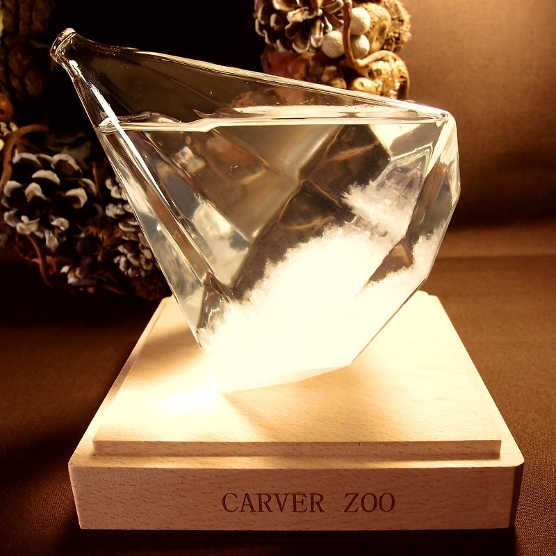 Christmas exchange gift - lettering custom made. Diamond storm glass ❅ "shining stars." Attached wood base - ของวางตกแต่ง - แก้ว ขาว