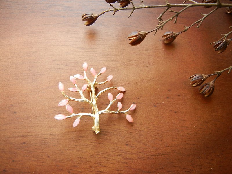 *coucoubird*cherry tree pin/golden - Brooches - Other Metals Pink