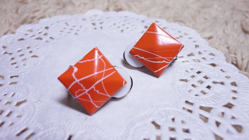 NiCorn hand made - Great Rock Season - orange end of white stripes rivet retro earrings (ear clip-on) - ต่างหู - วัสดุอื่นๆ สีส้ม