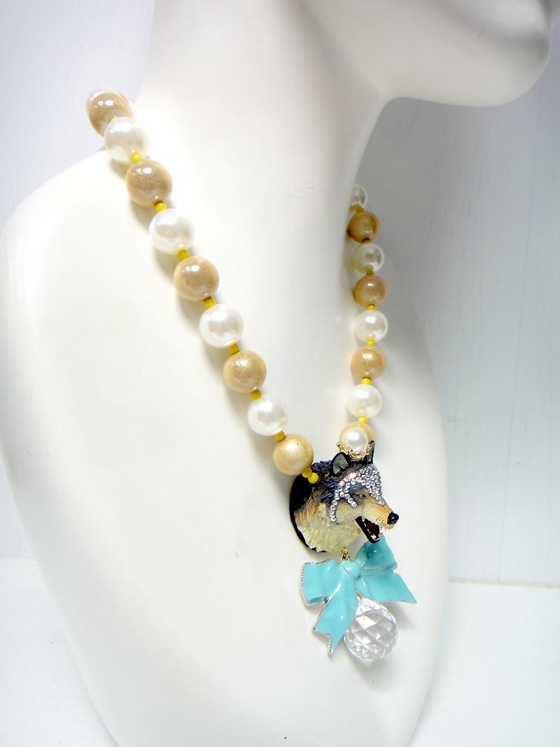 Wild wolf head colored thick bead necklace - Necklaces - Plastic White